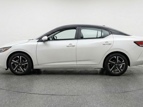 Used 2025 Nissan Sentra SV FWD image 5