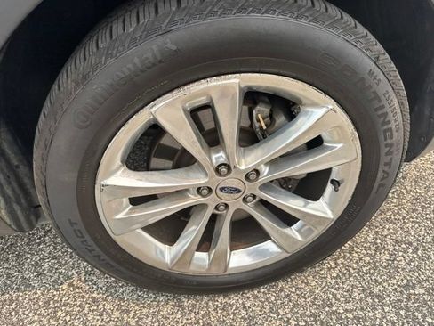 Used 2018 Ford Explorer XLT w/ Equipment Group 202A AWD/4WD image 19