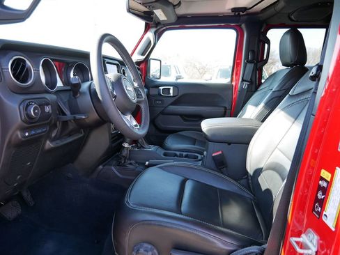 Used 2023 Jeep Wrangler Unlimited Sahara AWD/4WD image 15