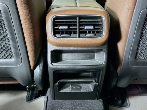 Used 2024 Mercedes-Benz GLE 350 4MATIC w/ AMG Line Exterior image 26