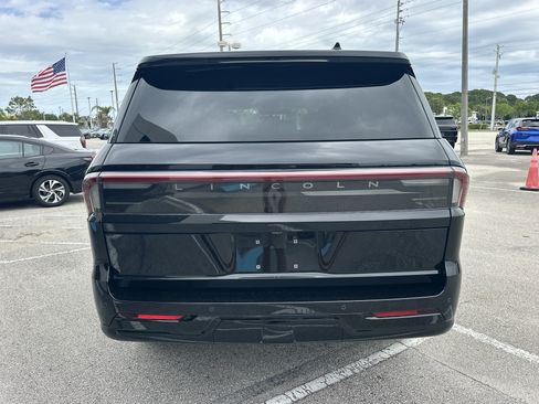 New 2026 Lincoln Navigator Premiere AWD/4WD image 8