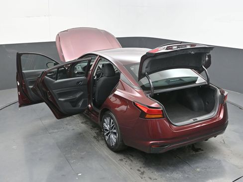 Used 2025 Nissan Altima 2.5 SV FWD image 41