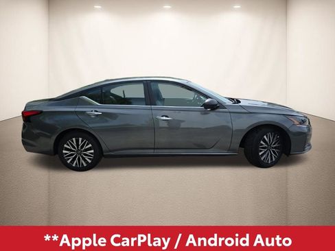 Used 2025 Nissan Altima 2.5 SV FWD image 3