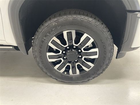 Used 2025 GMC Sierra 2500 Denali Ultimate image 14