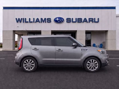 Used 2018 Kia Soul + w/ Audio Package FWD image 9