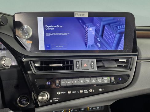 New 2025 Lexus ES 350 Ultra Luxury image 16