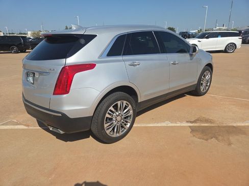 Used 2017 Cadillac XT5 Premium Luxury FWD image 4