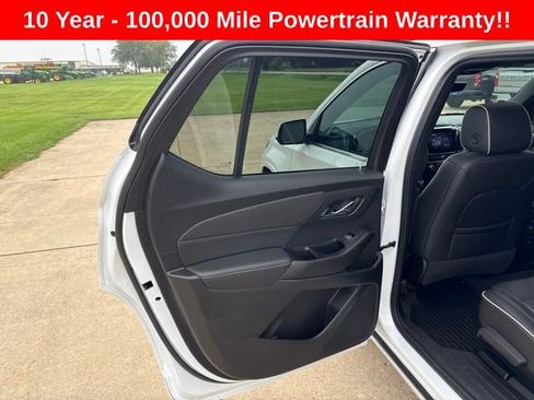 Used 2023 Chevrolet Traverse Premier AWD/4WD image 16