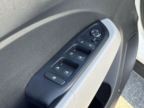 Used 2022 Hyundai Venue SEL image 16