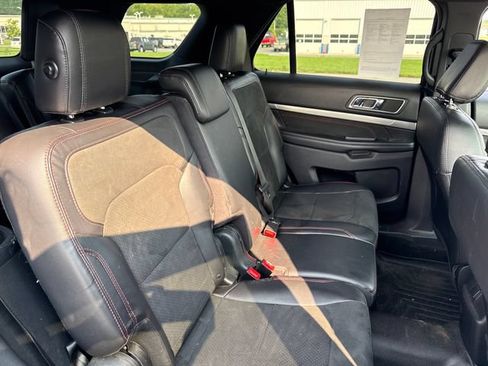 Used 2019 Ford Explorer XLT w/ Equipment Group 202A AWD/4WD image 14