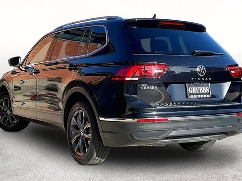 Used 2023 Volkswagen Tiguan SE FWD image 16