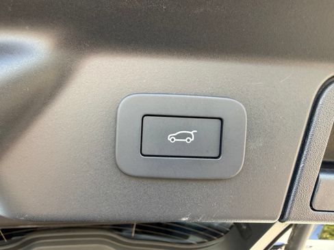 Used 2026 Land Rover Range Rover Velar Dynamic SE AWD/4WD image 25