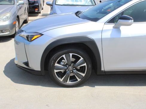 Certified 2025 Lexus UX 300h FWD image 4