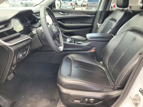 Used 2023 Jeep Grand Cherokee 4WD 4xe image 16