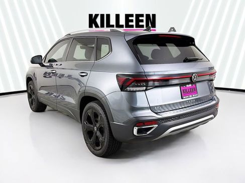 Used 2025 Volkswagen Taos SEL image 5