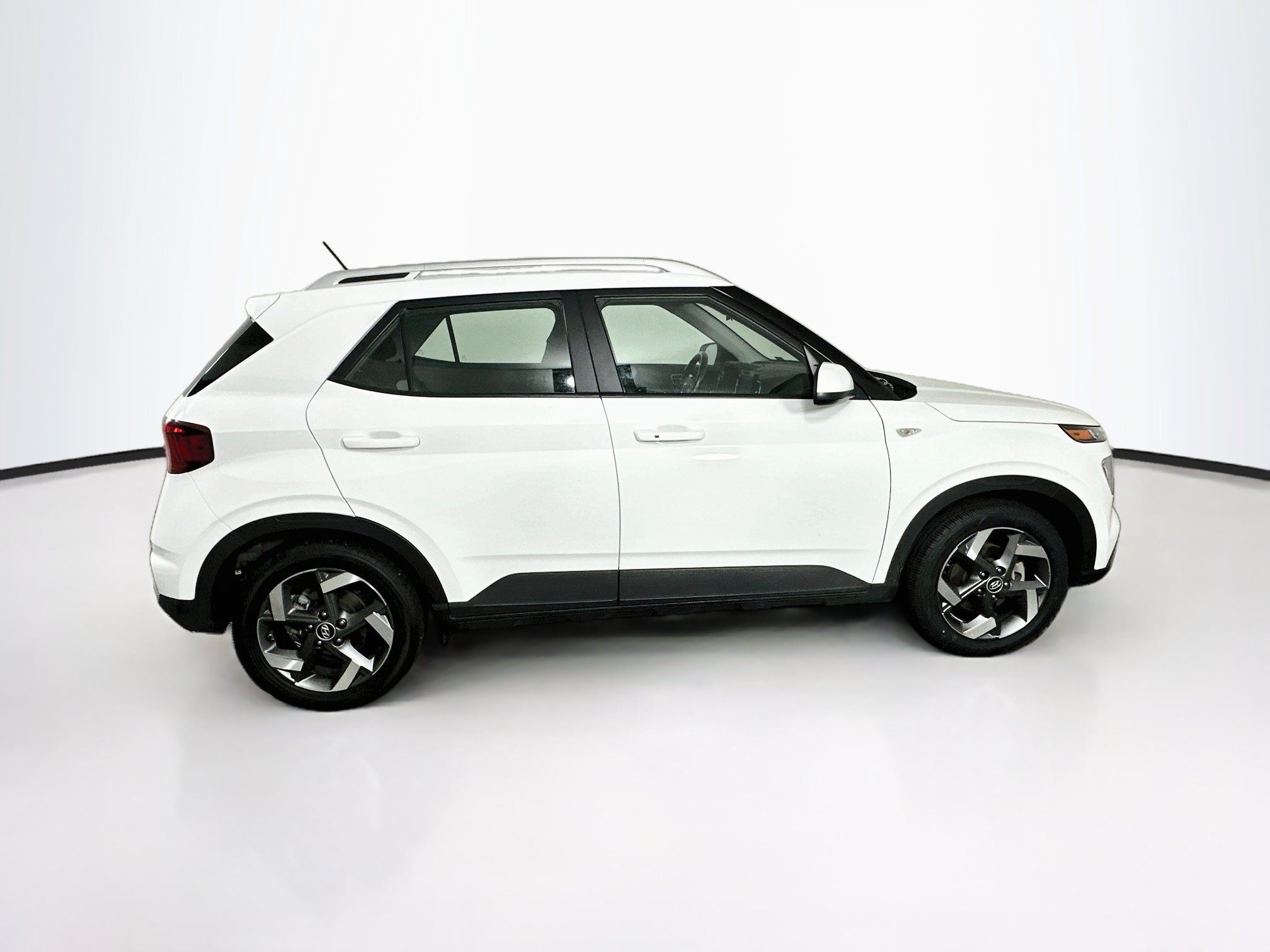 Used 2025 Hyundai Venue SEL FWD image 10