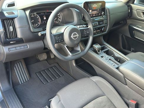 Used 2025 Nissan Pathfinder S FWD image 4