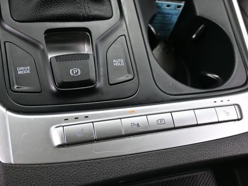 Used 2025 Kia Carnival image 23