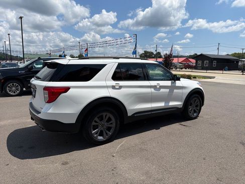 Used 2023 Ford Explorer XLT w/ Equipment Group 202A AWD/4WD image 4