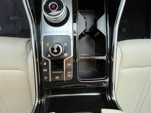 Used 2023 Kia Sorento SX Prestige image 13