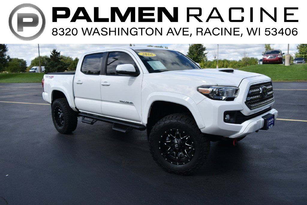 Used 2016 Toyota Tacoma TRD Sport w/ Towing Package AWD/4WD image 2