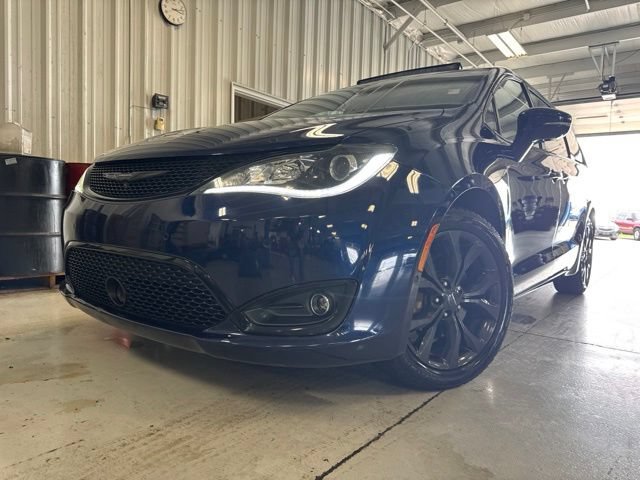 Used 2019 Chrysler Pacifica Limited w/ Advanced Safetytec Group FWD image 34