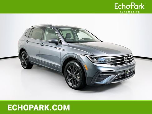 Used 2024 Volkswagen Tiguan SE image 1