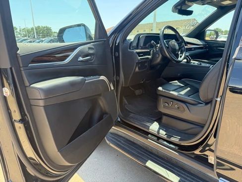 Used 2021 Cadillac Escalade Premium Luxury AWD/4WD image 9