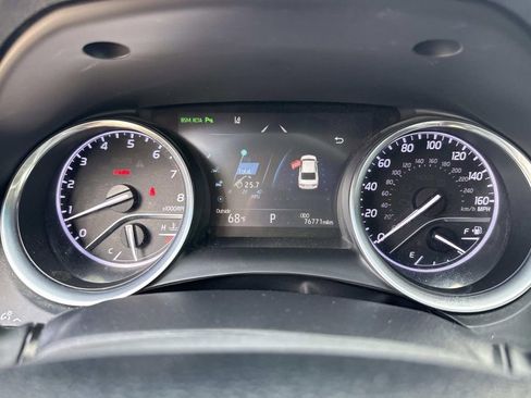 Used 2018 Toyota Camry image 40