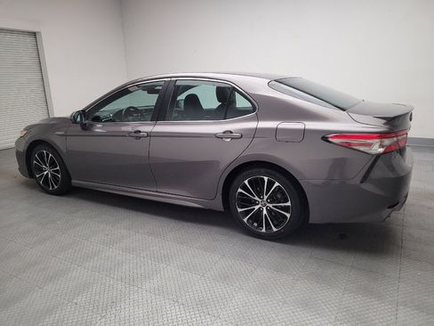 Used 2018 Toyota Camry SE image 3