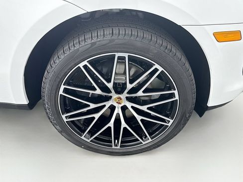 Used 2026 Porsche Macan AWD/4WD image 33