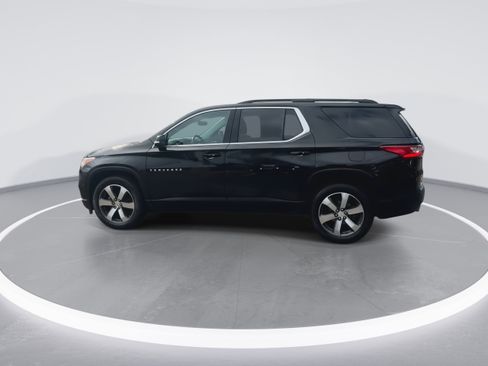 Used 2021 Chevrolet Traverse LT w/ LT Premium Package image 6
