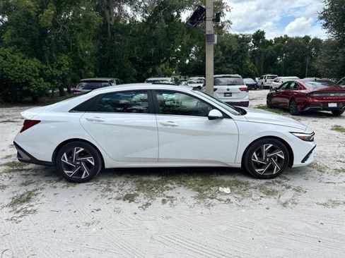 Used 2025 Hyundai Elantra Limited FWD image 19