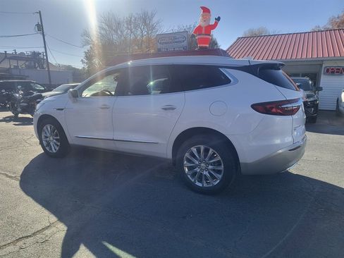 Used 2020 Buick Enclave Essence w/ Sound and Sites Package image 3