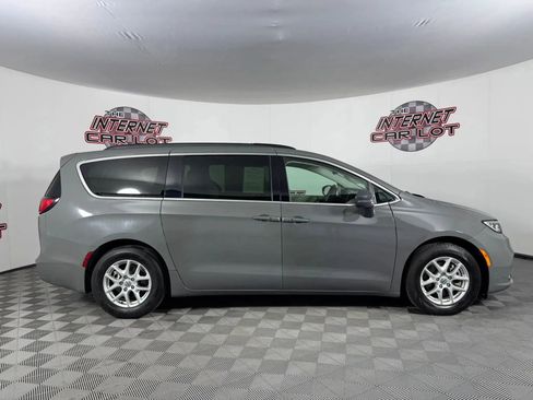 Used 2022 Chrysler Pacifica Touring-L FWD image 8