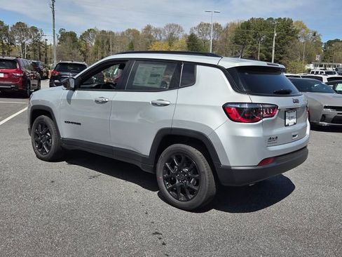 New 2026 Jeep Compass Latitude image 6