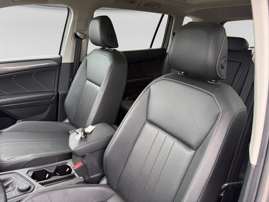 Used 2023 Volkswagen Tiguan SE AWD/4WD image 22