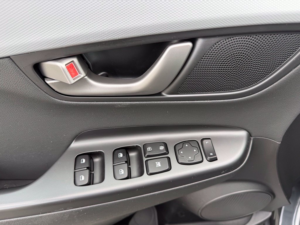Used 2018 Hyundai Kona Limited AWD/4WD image 18