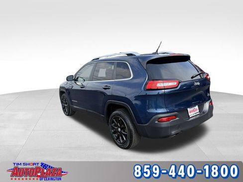 Used 2018 Jeep Cherokee Latitude w/ Cold Weather Group image 2