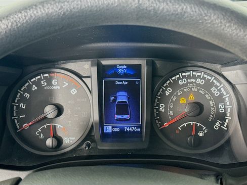 Used 2018 Toyota Tacoma SR w/ SR Convenience Package image 16