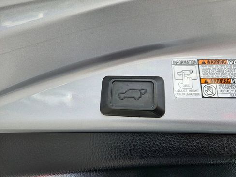 Used 2017 Toyota RAV4 XLE w/ Convenience Package AWD/4WD image 12