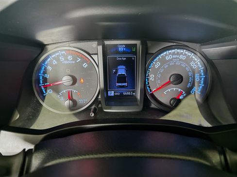 Used 2020 Toyota Tacoma SR w/ SR Convenience Package RWD image 19