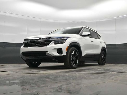 Used 2025 Kia Seltos S image 32