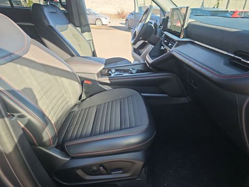 Used 2025 Ford Explorer ST-Line image 18