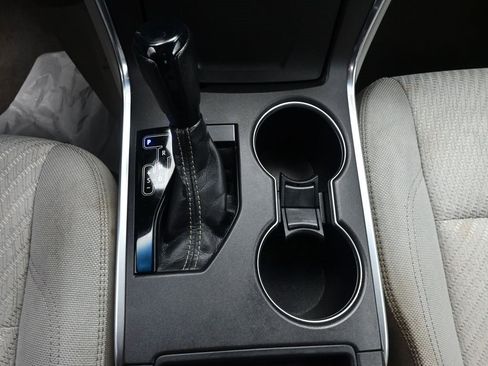 Used 2016 Toyota Camry LE image 3