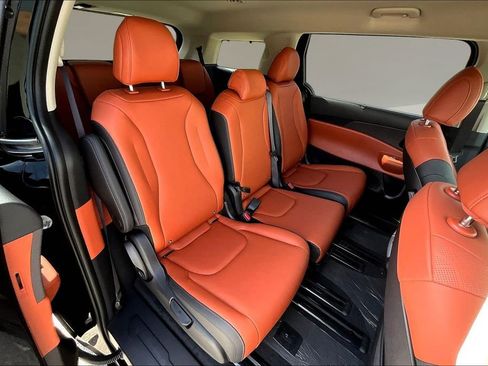 New 2026 Kia Carnival EX image 9