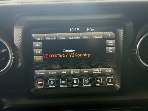 Used 2018 Jeep Wrangler Unlimited Sahara image 15