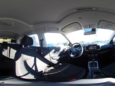 Used 2025 Hyundai Venue SEL image 42
