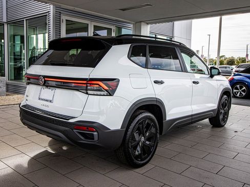 New 2026 Volkswagen Taos SE image 19