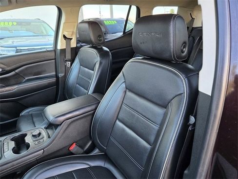 Used 2021 GMC Acadia Denali w/ Denali Technology Package image 12